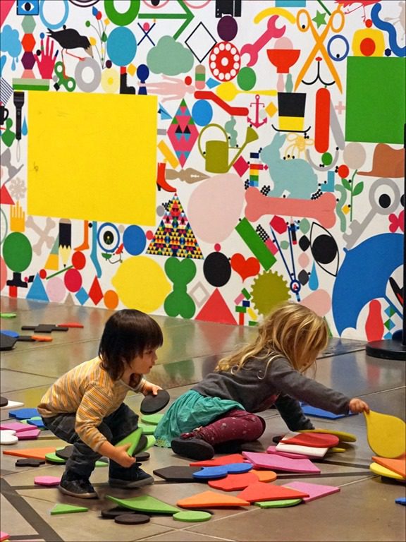 Atelier artistique au musée, photo de Jean-Pierre Dalbéra