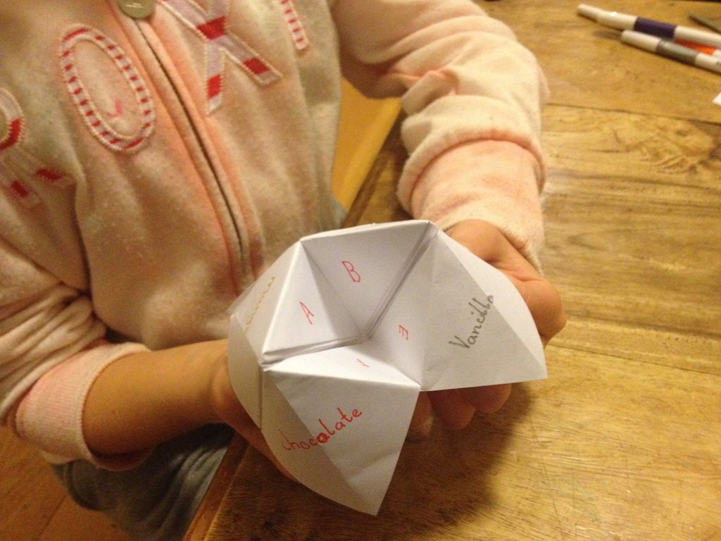 cocotte pour apprendre : chatterbox kid, photo de Nicole (CC BY-NC 2.0)