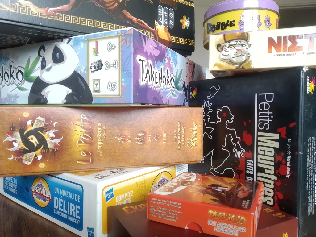 Piles de jeux, © photo de Marine Monnier Expliquer des règles de jeu